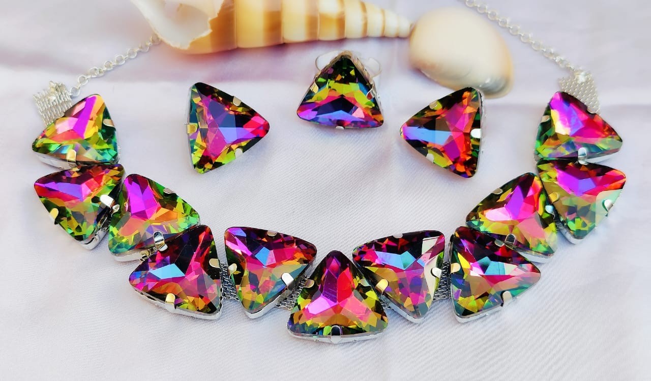 VM Triangle shape necklace sets | Online shopping for Glass stones necklace