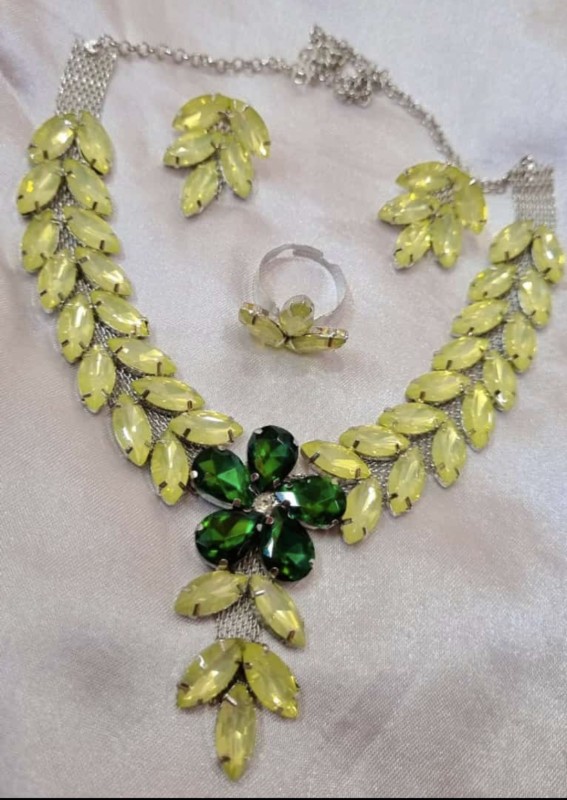 Golden with Green Comb necklace sets