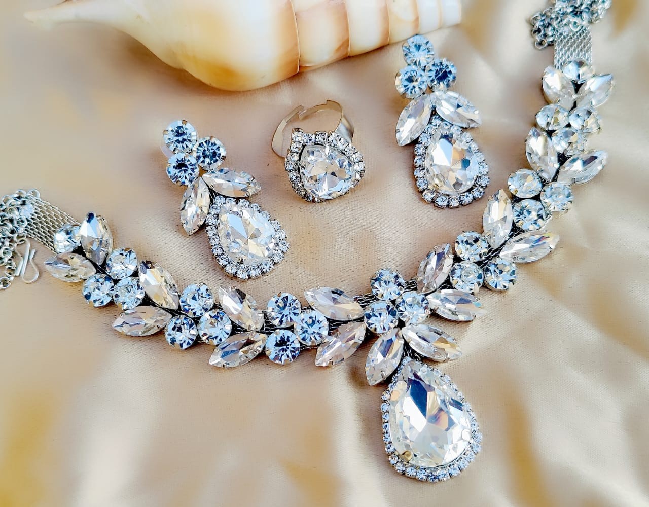 White Trendy glass stones Korean necklace sets