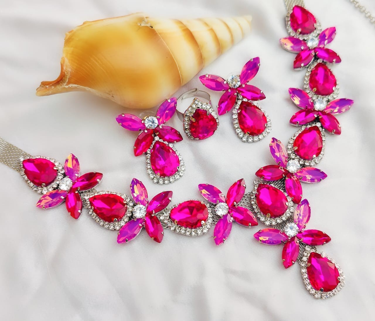 Buy Rani rainbow reflaction Glass stones Necklace Set